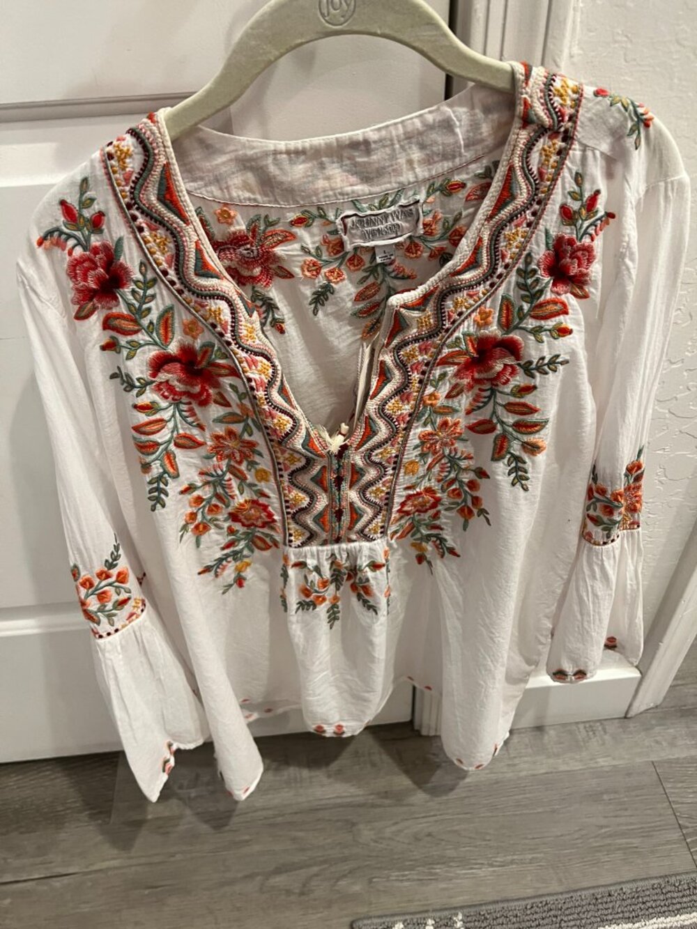 NWT Johnny Was Alise Flare Sleeve Boho Blouse in White Embroidered V-neck Top L - Picture 8 of 13